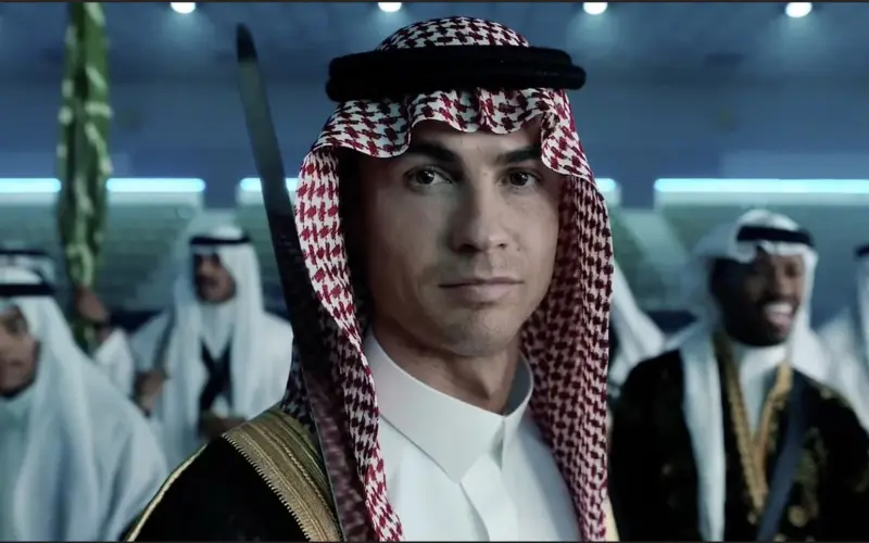 CR7 Christiano Ronaldo mit Schwert der Gerechtigkeit in Saudi Arabien