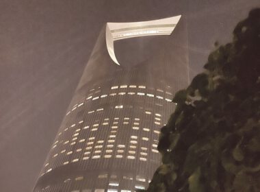 Kingdom center bei Nacht